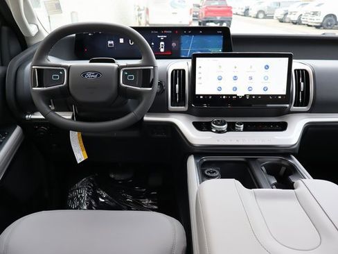 New 2026 Ford Expedition Active image 6