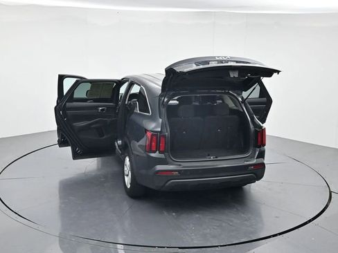 Used 2023 Kia Sorento LX image 45