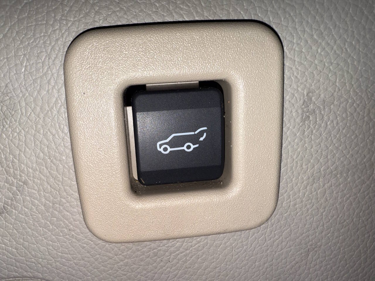 Used 2015 Lincoln Navigator 2WD image 32