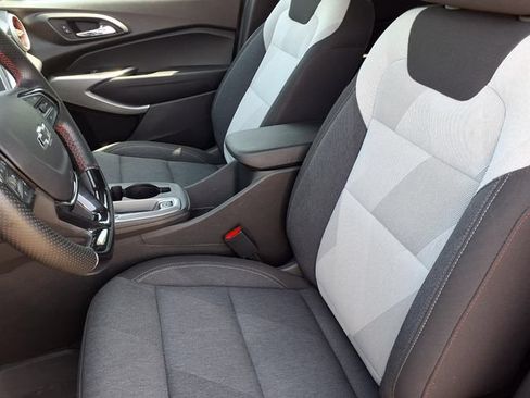 Used 2024 Chevrolet Trax RS w/ Driver Confidence Package FWD image 3
