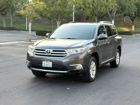 Used 2013 Toyota Highlander SE FWD image 8