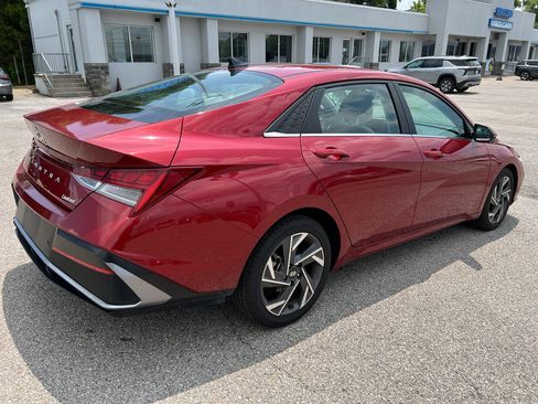 Used 2024 Hyundai Elantra Limited FWD image 3