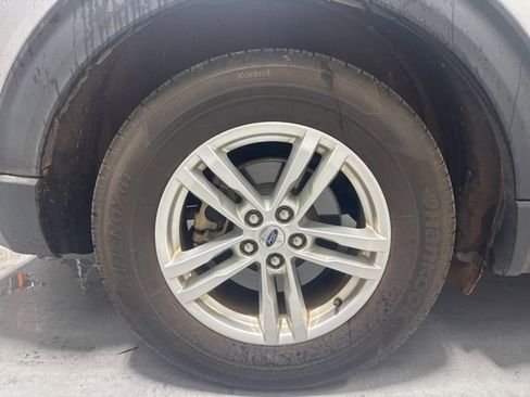 Used 2020 Ford Explorer XLT RWD image 6