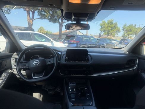 Used 2025 Nissan Rogue SV FWD image 31