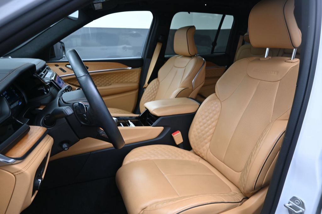 Used 2023 Jeep Grand Cherokee Summit AWD/4WD image 21
