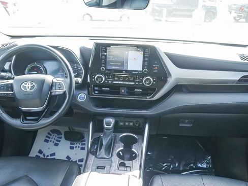 Used 2020 Toyota Highlander Limited image 11