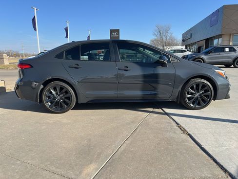 Used 2024 Toyota Corolla SE w/ SE Premium Package image 3