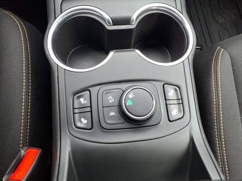 Used 2021 GMC Terrain SLE w/ Driver Convenience Package image 16