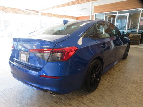 Used 2023 Honda Civic Sport image 4