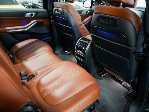 Used 2022 BMW X7 M50i w/ Dynamic Handling Package image 20