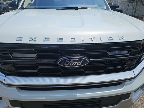Used 2025 Ford Expedition Max Platinum w/ Driver's Package AWD/4WD image 34