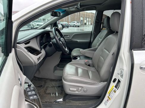 Used 2015 Toyota Sienna XLE image 11