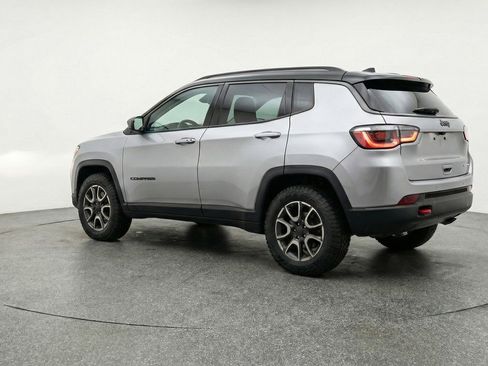 Used 2025 Jeep Compass Trailhawk AWD/4WD image 6