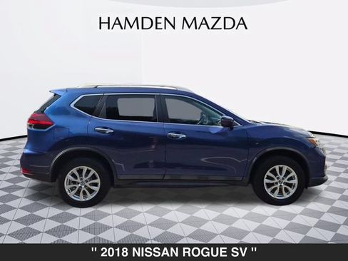 Used 2018 Nissan Rogue SV AWD/4WD image 2