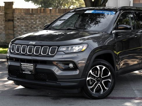 Used 2022 Jeep Compass Limited image 12
