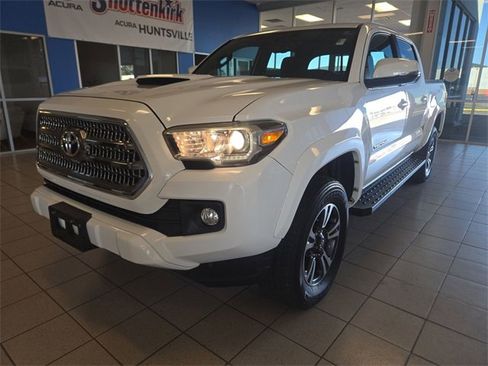 Used 2016 Toyota Tacoma TRD Sport image 4