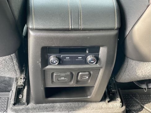 Used 2021 Chevrolet Traverse RS AWD/4WD image 18