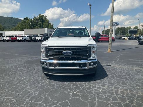 Used 2026 Ford F250 XL w/ XL Chrome Package image 2