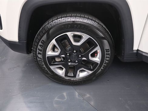 Used 2018 Jeep Compass Trailhawk w/ Leather Interior Group AWD/4WD image 12