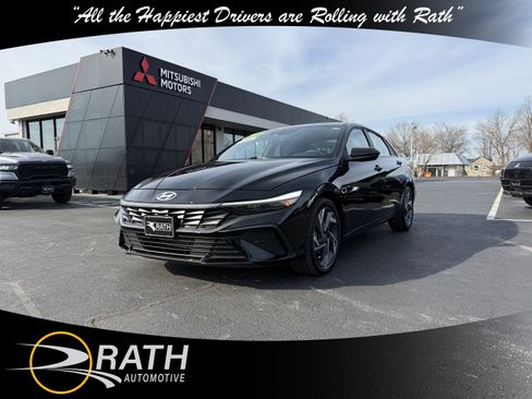 Used 2025 Hyundai Elantra Sport FWD image 4