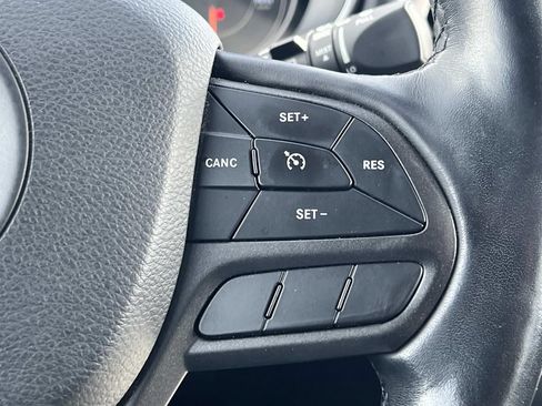 Used 2019 Jeep Cherokee Trailhawk w/ Cold Weather Group AWD/4WD image 23