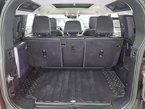 Used 2020 Land Rover Defender 110 SE image 41