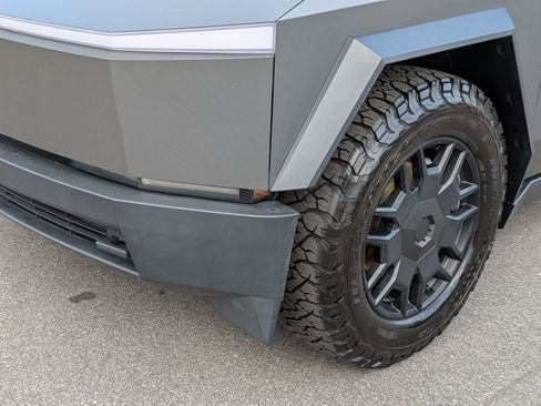 Used 2025 Tesla Cybertruck AWD Crew Cab image 9