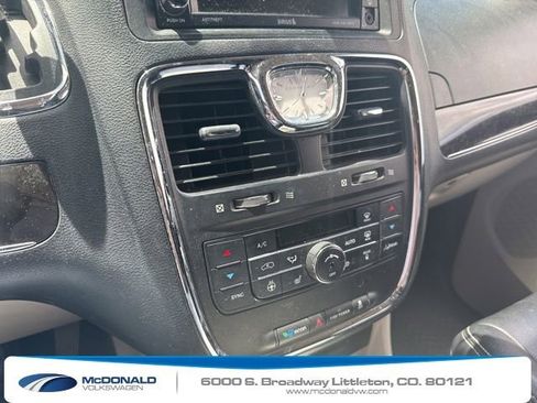 Used 2014 Chrysler Town & Country Touring-L w/ Driver Convenience Group FWD image 8
