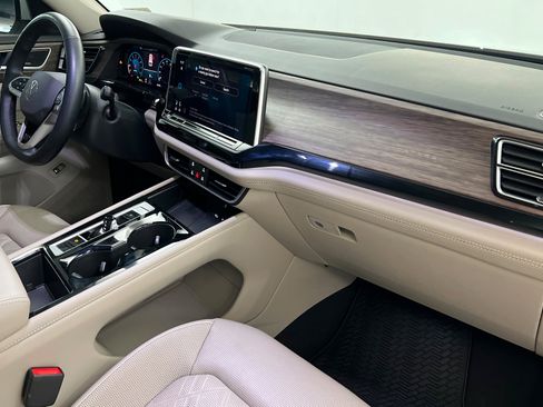 Used 2024 Volkswagen Atlas SEL Premium R-Line AWD/4WD image 26