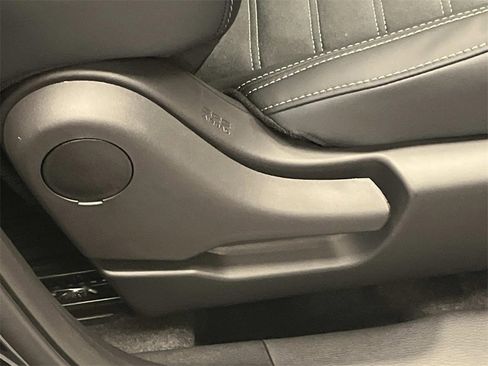 New 2026 Mitsubishi Outlander SE image 20