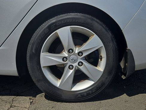 Used 2013 Hyundai Elantra GLS w/ Preferred Pkg FWD image 10