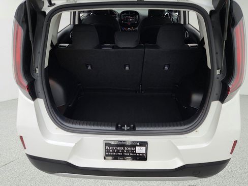 Used 2023 Kia Soul LX w/ Option Group 015 FWD image 28
