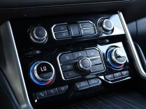 Used 2023 GMC Yukon Denali AWD/4WD image 16