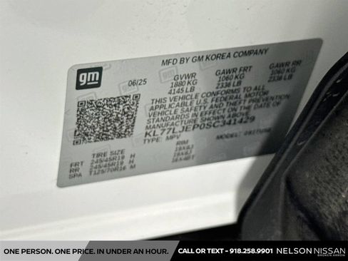 Used 2025 Chevrolet Trax RS w/ Sunroof Package FWD image 31