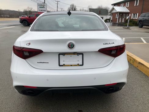 Used 2022 Alfa Romeo Giulia Veloce image 4