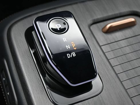 Used 2024 Nissan Ariya AWD image 22