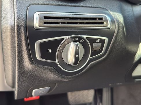 Used 2019 Mercedes-Benz C 300 Sedan image 32