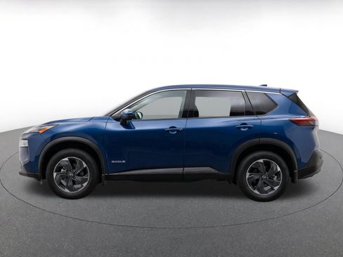 Used 2025 Nissan Rogue SV AWD/4WD image 4