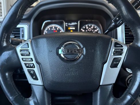 Used 2017 Nissan Titan SL AWD/4WD image 34
