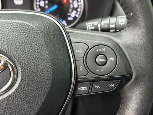 Used 2022 Toyota RAV4 XLE Premium AWD/4WD image 19