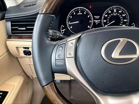 Used 2015 Lexus ES 350 w/ Luxury Package FWD image 10