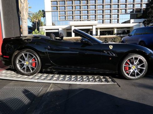 Used 2013 Ferrari California RWD image 6