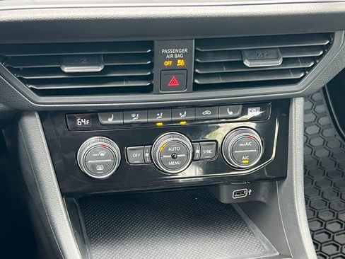 Used 2019 Volkswagen Jetta GLI FWD image 23
