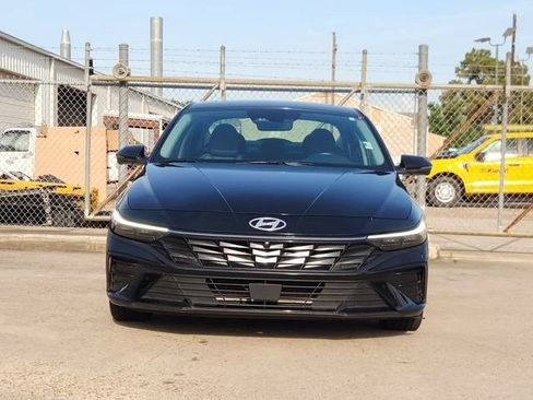 Used 2024 Hyundai Elantra Limited FWD image 2
