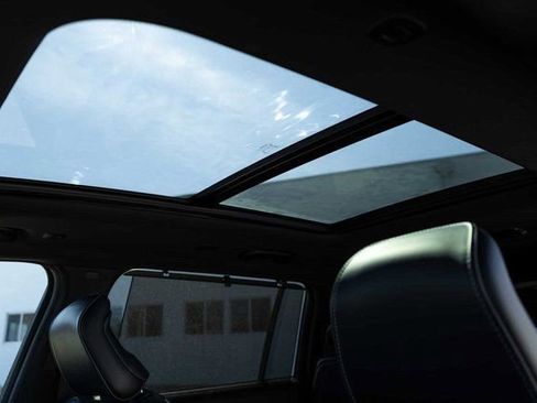 Used 2023 Jeep Grand Cherokee L Overland w/ Advanced Protech Group III image 15