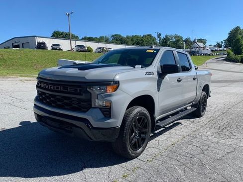 Used 2025 Chevrolet Silverado 1500 Custom Trail Boss w/ Dark Appearance Package AWD/4WD image 4
