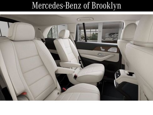 Used 2026 Mercedes-Benz GLS 450 4MATIC image 5