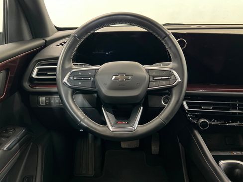 Used 2025 Chevrolet Traverse Z71 AWD/4WD image 13