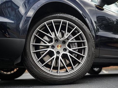 Used 2022 Porsche Cayenne image 18