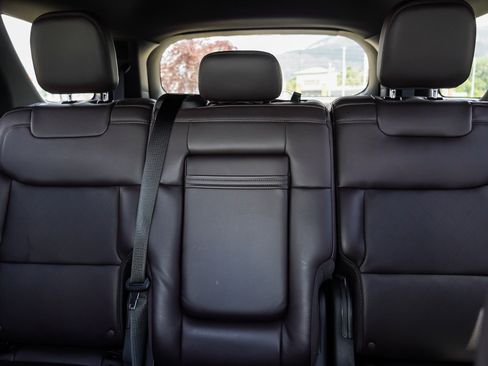 Used 2025 Ford Explorer Platinum AWD/4WD image 25